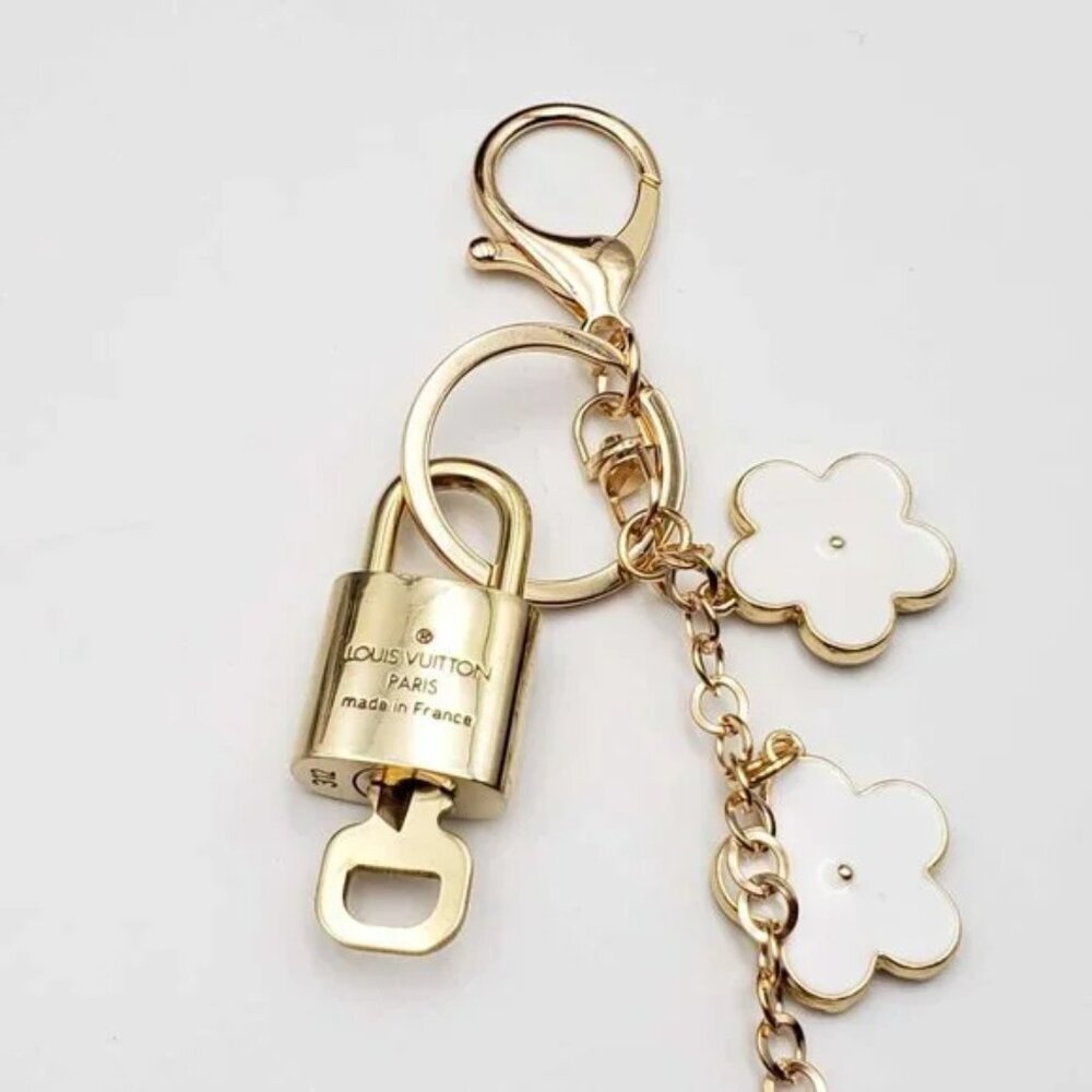 LV Gold Padlock Authentic 🔑 Luxury Bag Charm w/ Unbranded Flower Keychain - Picture 4 of 6